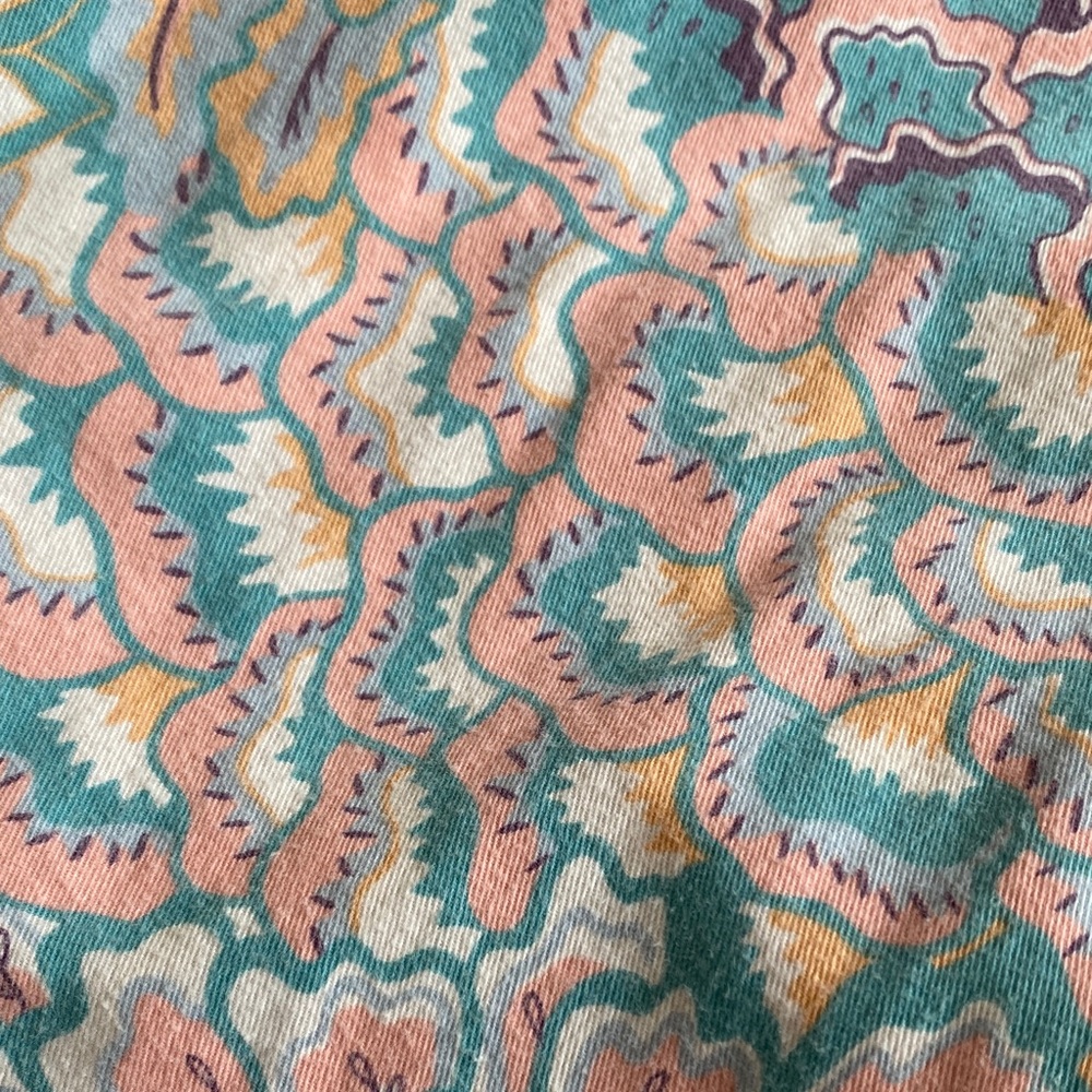 Abstract Patterned Button-Up Shirt - Picture 4 of 8